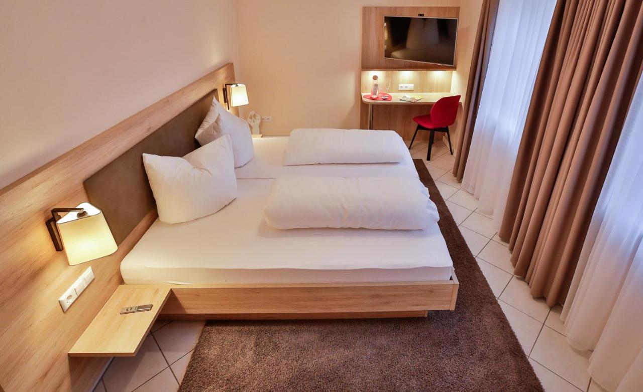 Hotel Ochsen Ammerbuch Bagian luar foto